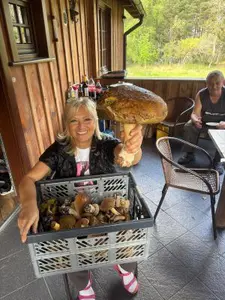 Agatha mit Riesensteinpilz; Foto Privat 22.9.26