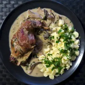 Kaninchen mit Austernpilzen und Eierknöpfle; Foto Michael 30.12.25