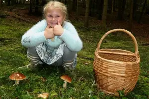 Romina mit Steinpilzen; Foto Sepp 3.10.26