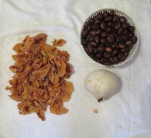 Fund mit Eselsohren, Riesenbovist und Esskastanien; Foto Michael 14.10.25