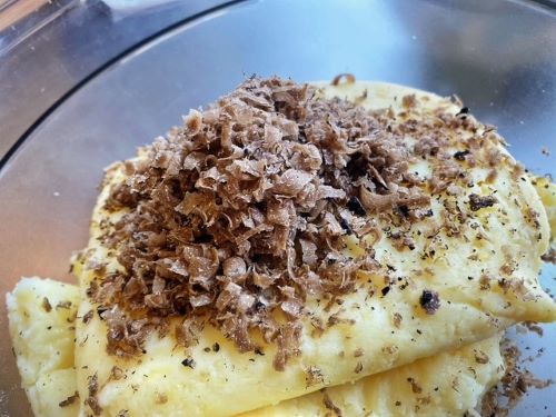 Gehobelte Trüffel, unter die Kartoffelmasse zu heben; Foto Stefan 25.12.24