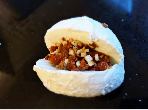 Gefüllte Mozzarellapraline vor dem Frittieren; Foto Stefan 4.10.25