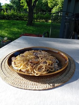 2 Pfifferlinge, Zuchtchampignons und Spaghetti; Foto Thomas 8.6.26 2 Pfifferlinge, Zuchtchampignons und Spaghetti; Foto Thomas 8.6.26