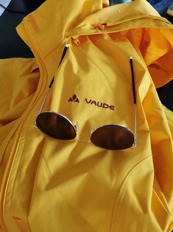 Gelbe Regenjacke; Foto Corinna 4.6.24