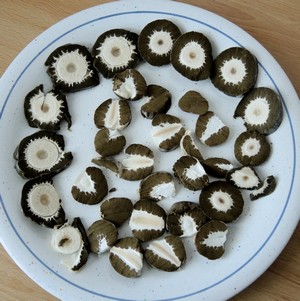 Hexeneier roh, in Scheiben; Foto Gisela 7.10.23 Hexeneier roh, in Scheiben; Foto Gisela 7.10.23