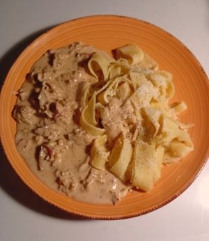 Krause Glucke mit Pasta; Foto Thomas 22.9.26 Krause Glucke mit Pasta; Foto Thomas 22.9.26