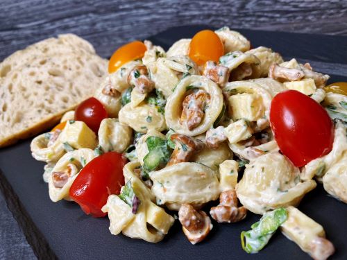 Fertiger Nudelsalat Orecchiette mit Pfifferlingen und grünen Spargelspitzen; Foto Stefan 9.7.24