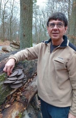 Oliver mit Austernseitlingen; Foto Marco 