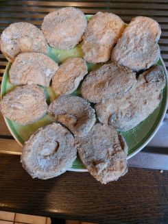 Panierte Steinpilzköpfe; Foto Ivanka 14.11.25