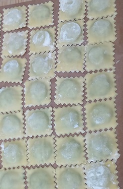 Ravioli Schritt 2; Foto Michael S. 25.9.23 Ravioli Schritt 2; Foto Michael S. 25.9.23