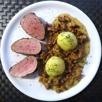 Sauenfilet mit Pfifferlingen und Knödeln; Foto Michael 3.7.24 Sauenfilet mit Pfifferlingen und Knödeln; Foto Michael 3.7.24
