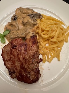 Speisemorcheln an Rindersteak 1; Foto Oliver 15.3.24 Speisemorcheln an Rindersteak 1; Foto Oliver 15.3.24