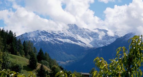 Walliser Berge mit Winterahnung; Foto Baeri 27.9.25